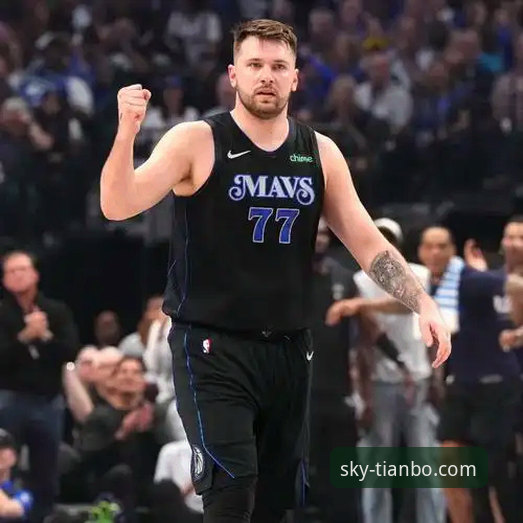 东契奇单骑闯关 vs 团队多点开花：一场进攻盛宴的两种解法